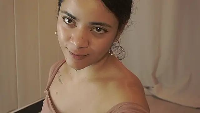 Snapshot of Feetgirl01 chatting on 09.18.25 Feetgirl01 online show from 09.18.25