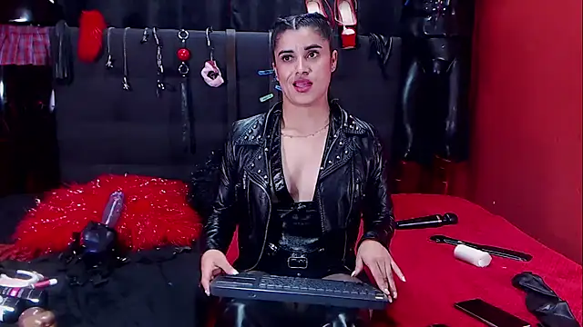 Hannamariana online show from 02.05.25