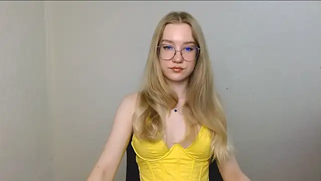 Snapshot of cindi_hot chatting on 07.18.26 cindi hot online show from 07.18.26