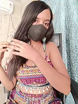 Snapshot of Parinaaz18 chatting on 05.18.26 Parinaaz18 online show from 05.18.26