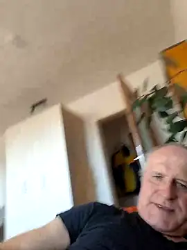 Snapshot of Milkasahne64 chatting on 09.19.25 Milkasahne64 online show from 09.19.25