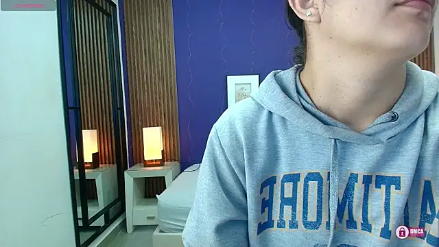 Snapshot of alina_martinelli chatting on 09.26.25 alina martinelli online show from 09.26.25