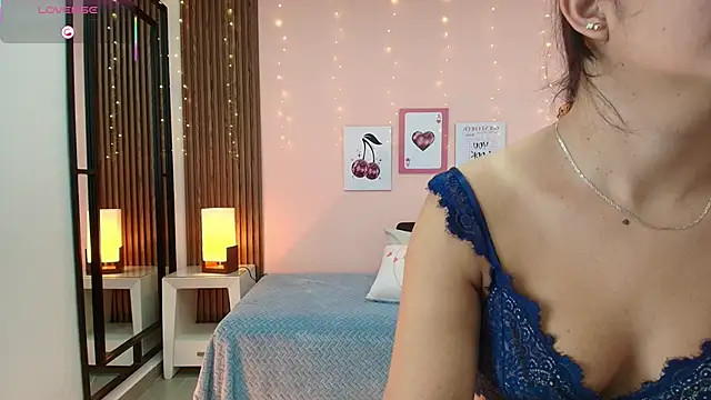 Snapshot of alina_martinelli chatting on 11.23.25 alina martinelli online show from 11.23.25