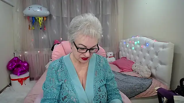 KayleSmoll online show from 01.29.25