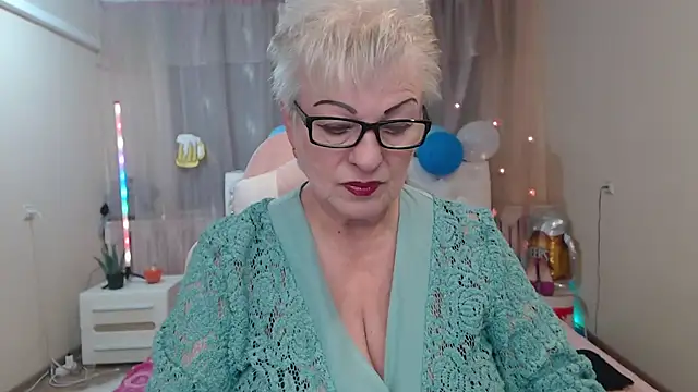 KayleSmoll online show from 10.07.25