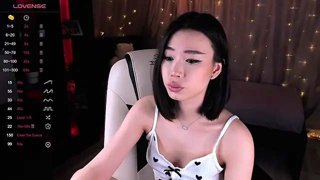 Snapshot of sensualily chatting on 02.05.25 sensualily online show from 02.05.25