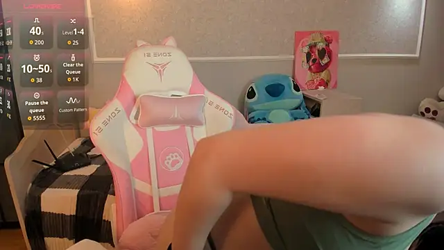 Snapshot of Chloe_your_Moyaz chatting on 09.27.25 Chloe your Moyaz online show from 09.27.25