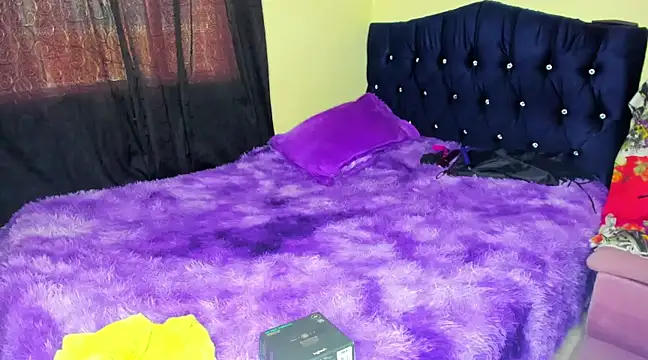 scarlet tommy online show from 03.13.25