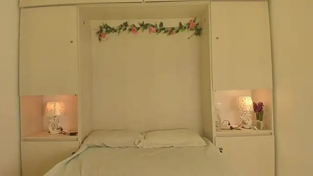 Snapshot of KendallRosse1 chatting on 02.13.26 KendallRosse1 online show from 02.13.26