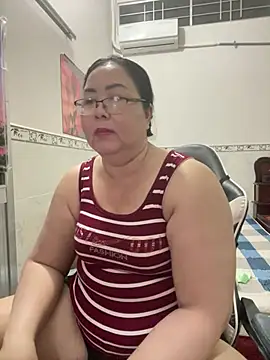 Snapshot of NDith chatting on 02.04.26 NDith online show from 02.04.26