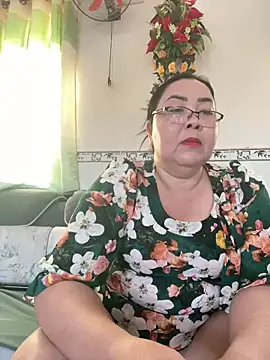 Snapshot of NDith chatting on 02.08.26 NDith online show from 02.08.26