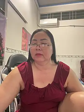 Snapshot of NDith chatting on 02.09.26 NDith online show from 02.09.26