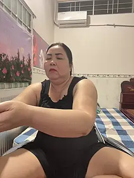 Snapshot of NDith chatting on 02.10.26 NDith online show from 02.10.26