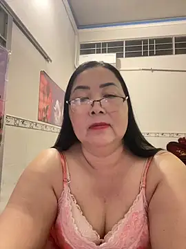 Snapshot of NDith chatting on 02.14.26 NDith online show from 02.14.26