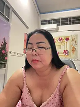 Snapshot of NDith chatting on 04.09.26 NDith online show from 04.09.26