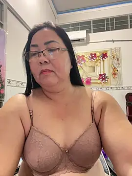 Snapshot of NDith chatting on 04.15.26 NDith online show from 04.15.26