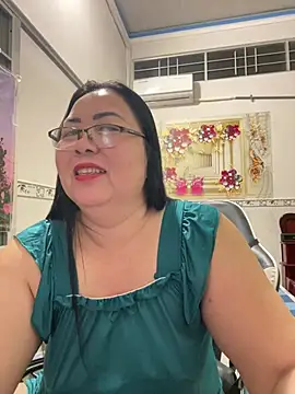 Snapshot of NDith chatting on 04.15.26 NDith online show from 04.15.26