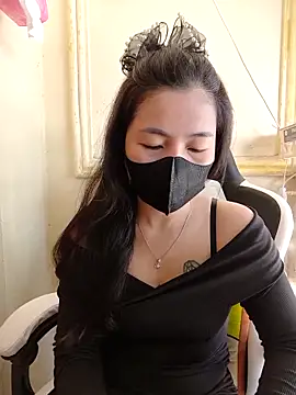 Snapshot of lyna_bl chatting on 03.07.25 lyna bl online show from 03.07.25