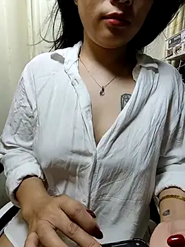 Snapshot of lyna_bl chatting on 03.17.25 lyna bl online show from 03.17.25