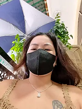 Snapshot of lyna_bl chatting on 09.13.25 lyna bl online show from 09.13.25