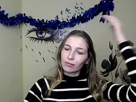 Snapshot of StrangerGi chatting on 01.22.25 StrangerGi online show from 01.22.25