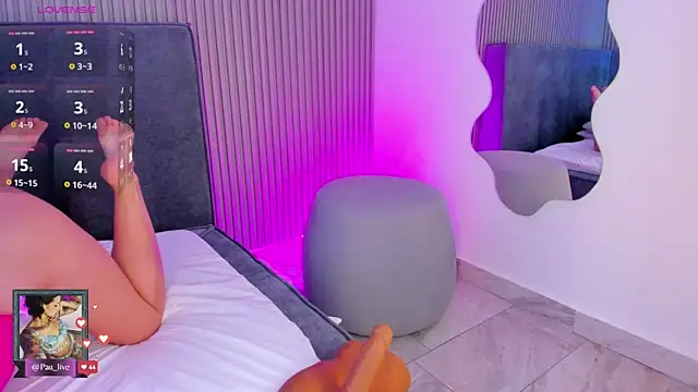 Snapshot of pau_live chatting on 09.12.25 pau live online show from 09.12.25