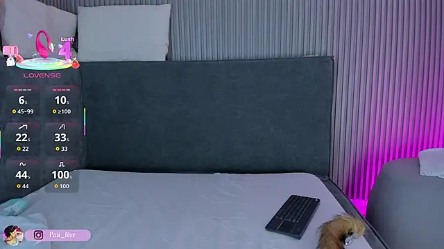 Snapshot of pau_live chatting on 10.30.25 pau live online show from 10.30.25