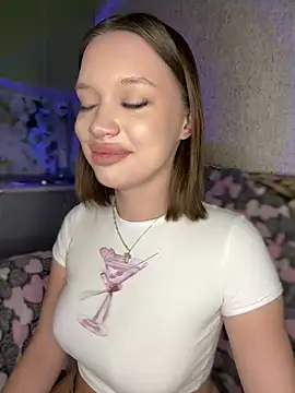 Snapshot of bunnyrich chatting on 12.15.24 bunnyrich online show from 12.15.24