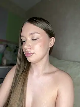 Snapshot of bunnyrich chatting on 03.11.25 bunnyrich online show from 03.11.25