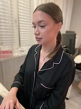 Snapshot of bunnyrich chatting on 10.09.25 bunnyrich online show from 10.09.25