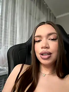 Snapshot of bunnyrich chatting on 11.29.25 bunnyrich online show from 11.29.25