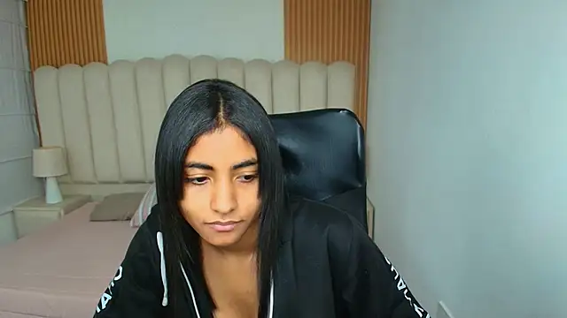 Snapshot of shaneelle chatting on 02.10.26 shaneelle online show from 02.10.26