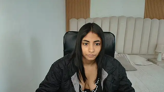 Snapshot of shaneelle chatting on 05.01.26 shaneelle online show from 05.01.26