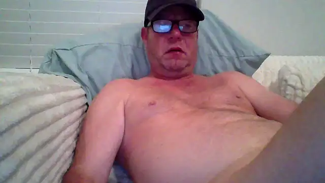 Snapshot of Goldenbear3111 chatting on 05.16.26 Goldenbear3111 online show from 05.16.26