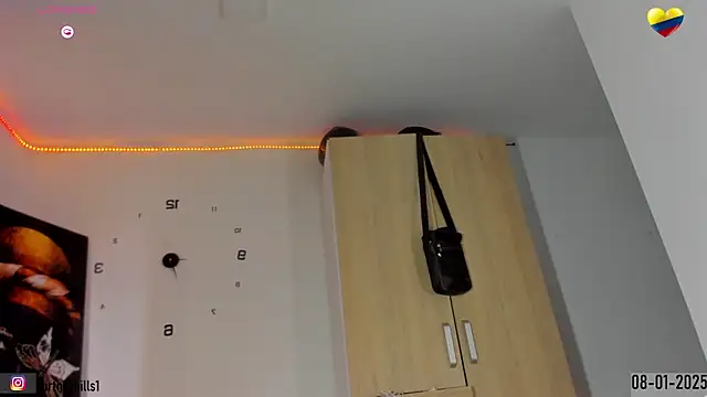 Snapshot of sexykortney chatting on 01.08.25 sexykortney online show from 01.08.25