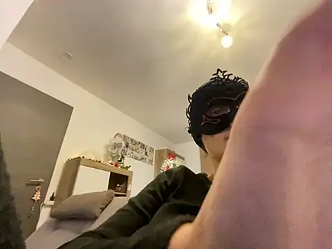 Marilou1983 online show from 12.02.25