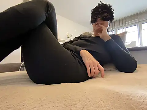 Marilou1983 online show from 02.17.26