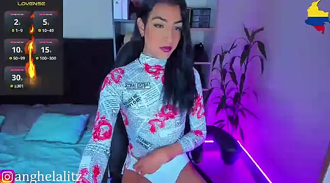 Snapshot of litz81 chatting on 02.12.25 litz81 online show from 02.12.25