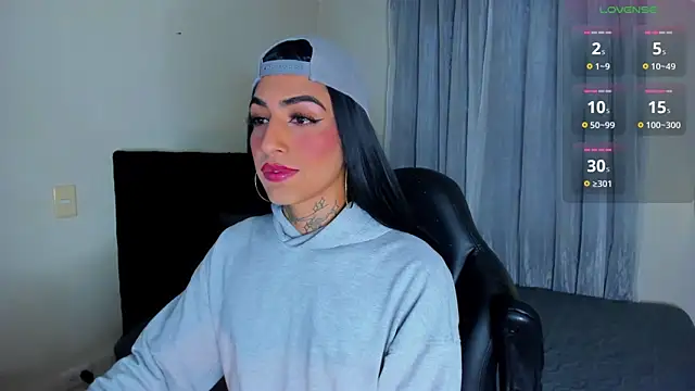 Snapshot of litz81 chatting on 11.04.25 litz81 online show from 11.04.25