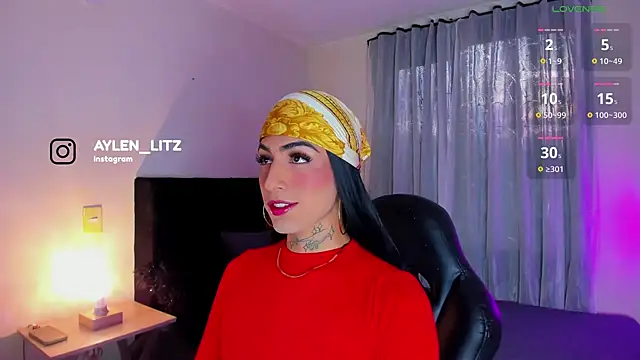 Snapshot of litz81 chatting on 11.05.25 litz81 online show from 11.05.25