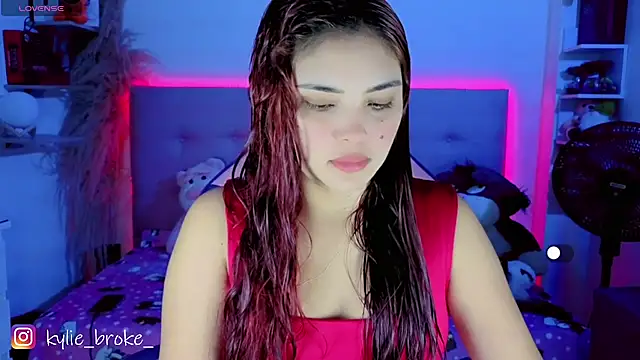 Snapshot of Kylie_brokee chatting on 02.26.26 Kylie brokee online show from 02.26.26