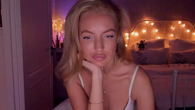 aestetick online show from 10.16.25