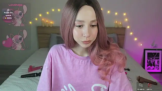 Amelia Martinz online show from 01.04.25