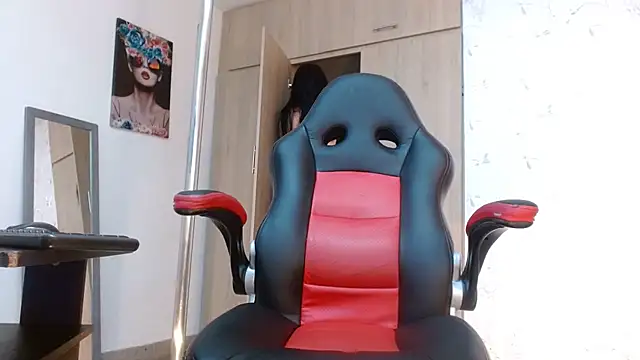 Snapshot of PaulinaRubio_ chatting on 12.27.24 PaulinaRubio online show from 12.27.24