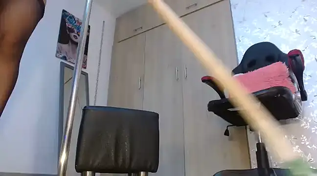 Snapshot of PaulinaRubio_ chatting on 01.06.25 PaulinaRubio online show from 01.06.25