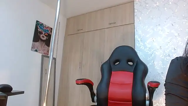 Snapshot of PaulinaRubio_ chatting on 02.21.25 PaulinaRubio online show from 02.21.25