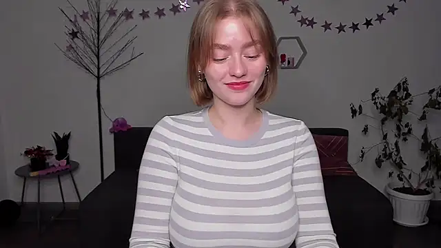 Snapshot of AidaPerry chatting on 12.12.24 AidaPerry online show from 12.12.24