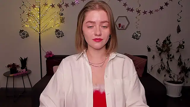 Snapshot of AidaPerry chatting on 12.30.24 AidaPerry online show from 12.30.24