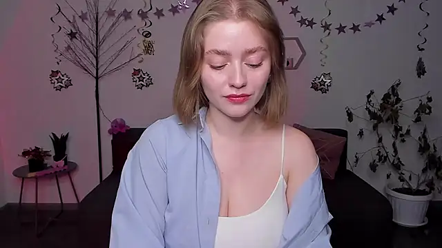 Snapshot of AidaPerry chatting on 01.07.25 AidaPerry online show from 01.07.25