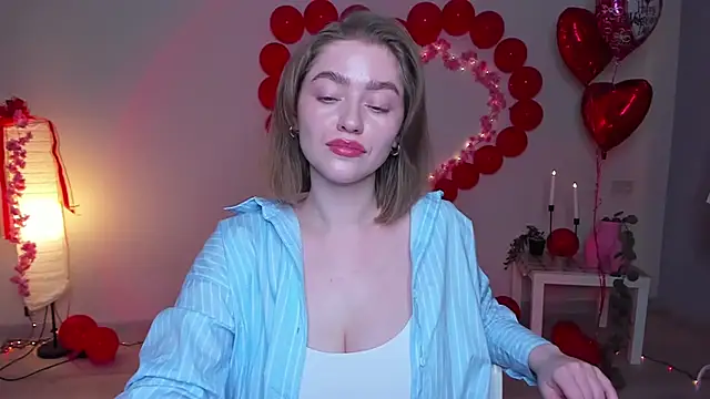 Snapshot of AidaPerry chatting on 02.14.25 AidaPerry online show from 02.14.25